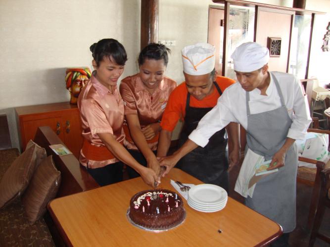 Birth Day Staff, bali indian restaurant, indian food restaurant in bali